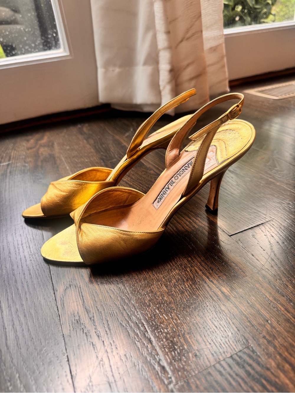 Manolo Blahnik Gold Leather Open-Toe Slingback Heels Sandals - Picture 2 of 10